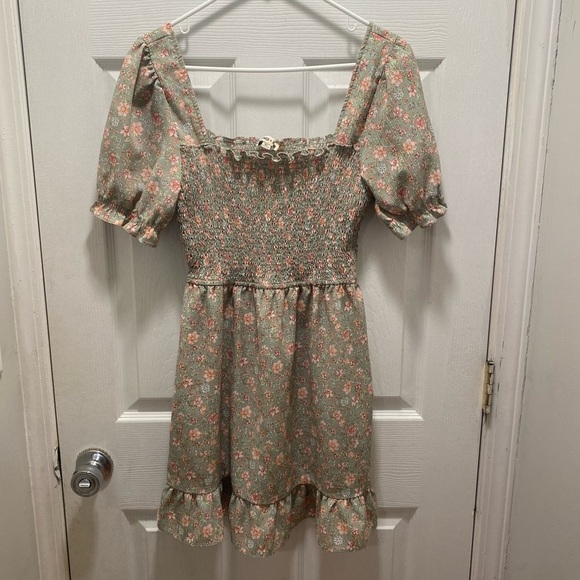 Dresses & Skirts - Charmed hearts sage green pink dainty floral smocked puff sleeve mini dress
